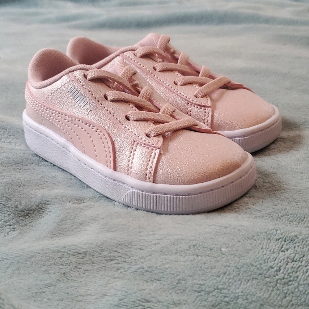 Puma slip on tennis shoes